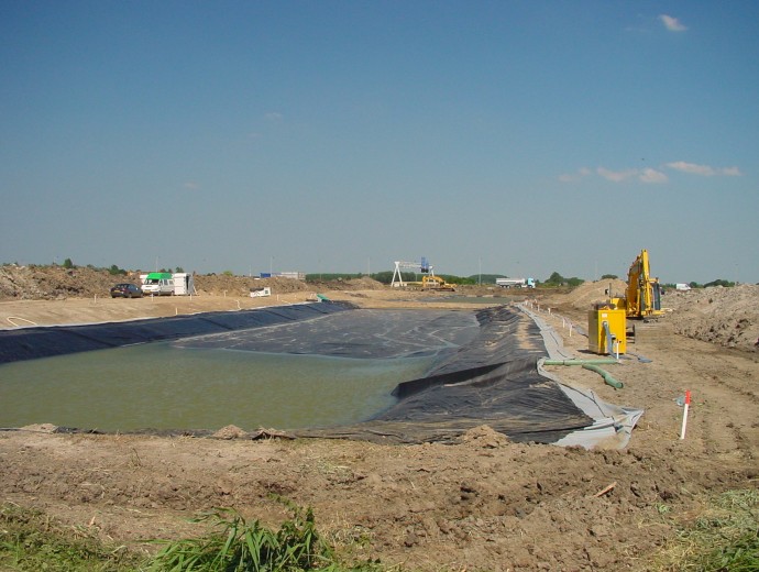 Afzinken folieconstructie-submerging geomembrane construction-Heterenrenkum1-GWW-Genap.jpg