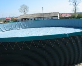 opslag van mest in silo slurry storage Cluj-Napoca II Landbouw Genap.jpg