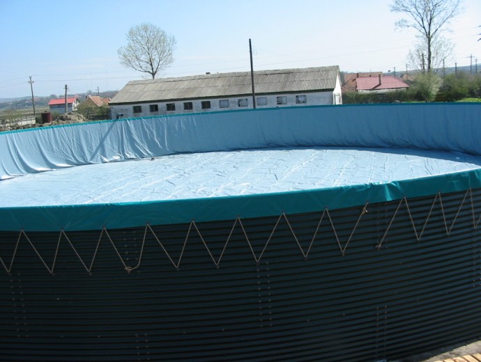 opslag van mest in silo slurry storage Cluj-Napoca II Landbouw Genap.jpg