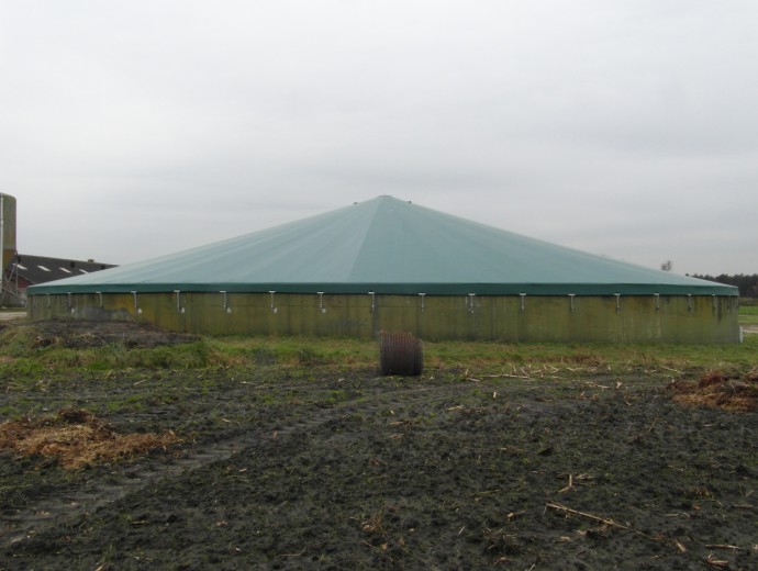spankap afdekking voor mestsilo - cover for slurry silo - Vredepeel Landbouw Genap.jpg